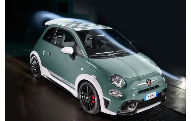 Der neue Abarth 695 70° Anniversario ist der grosse Star der Abarth Days  2019 | Abarth | Stellantis Media