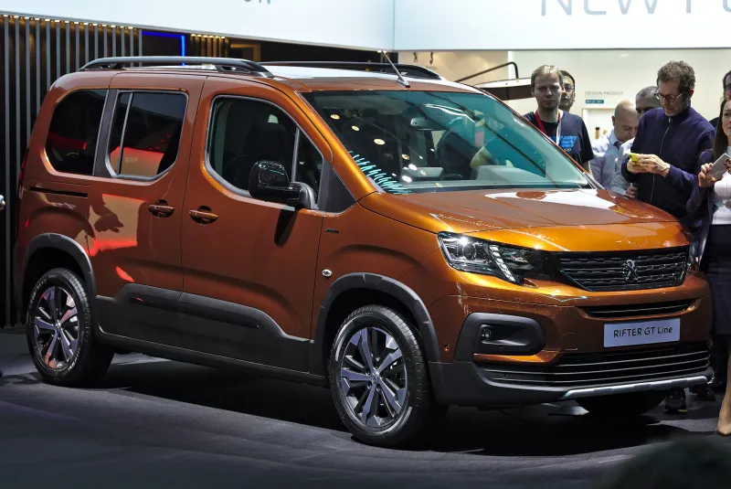 File:Peugeot Rifter GT Line Press Conference Genf 2018.jpg - Wikimedia  Commons