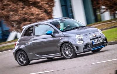 Abarth 595 gewinnt zum siebten Mal beim Wettbewerb „Best Cars“ | Abarth |  Stellantis Media