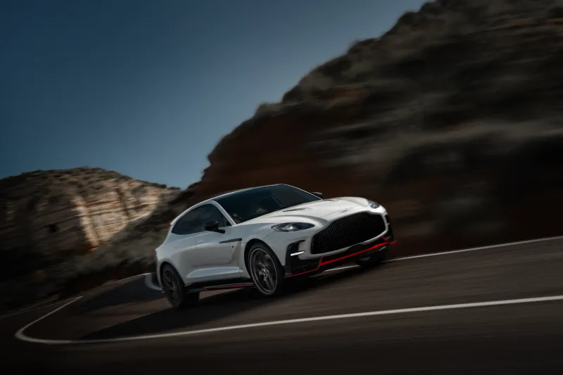 Aston Martin DBX S: A new flagship for the supercar of SUVs -