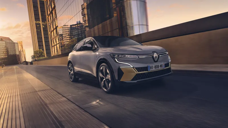 Megane E-Tech 100% electric electrifies the press