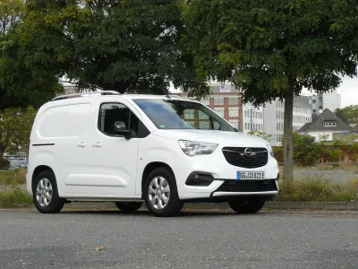 Opel Combo-e Cargo: Kräftiger Elektrotransporter zum verträglichen Preis -  handwerk magazin