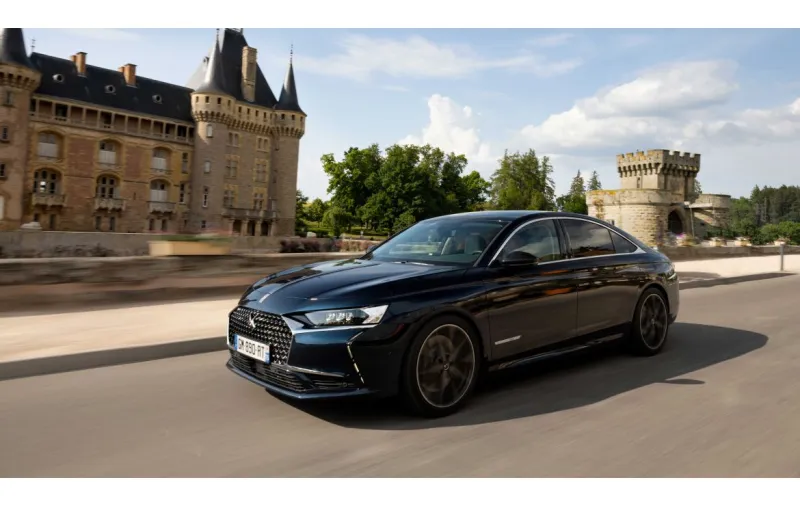 DS 9 – MODELLJAHR 2023: ELEGANZ, KULTUR UND RAFFINESSE FÜR EINE NEUE KUNST  DES REISENS | DS Automobiles | Stellantis Media
