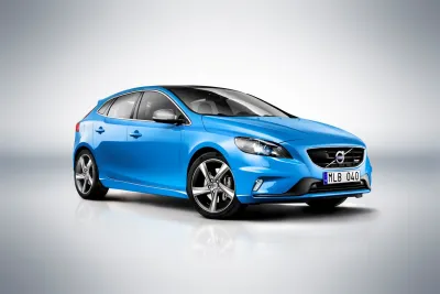 Highlight in Rebel Blue: Weltpremiere für Volvo V40 R-Design - Volvo Car  Austria Pressezentrum