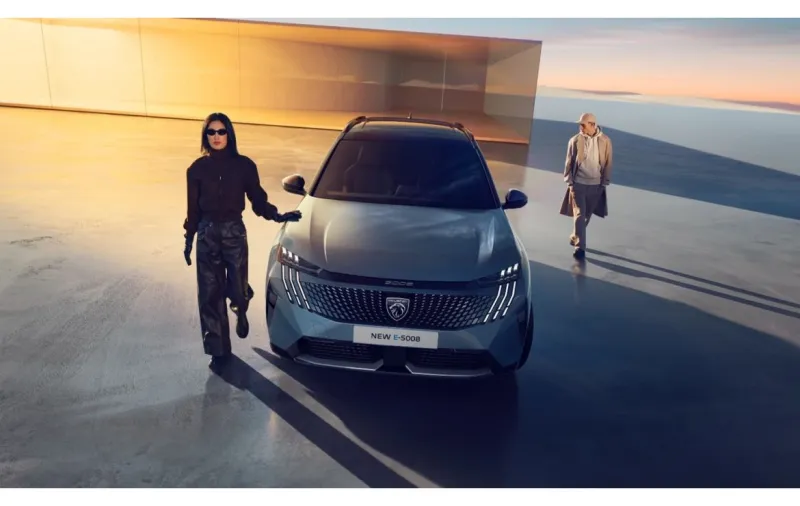 Der neue PEUGEOT E-5008: Die Show geht weiter, entdecken Sie das Video |  Peugeot | Stellantis Media