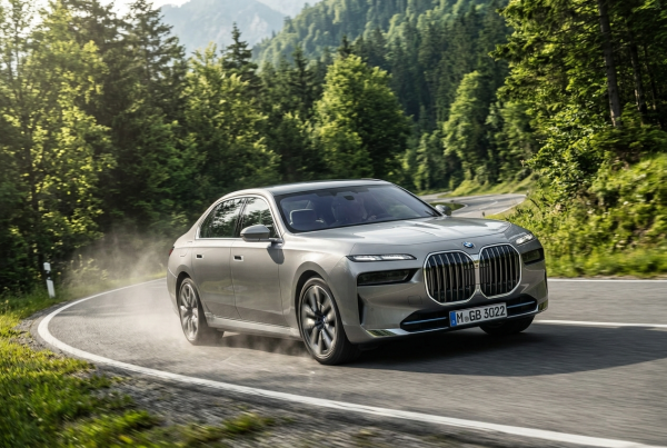 Grüner Luxus-Schock: So radikal krempelt BMW das neue i7-Facelift um!