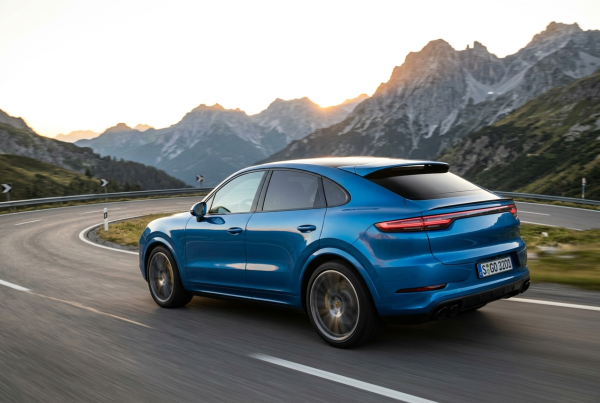 1.156 PS! Porsche elektrisiert das Cayenne Coupé – und degradiert Supersportwagen zum Spielzeug