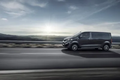 PEUGEOT e-Rifter* und PEUGEOT e-Traveller*: PEUGEOT konzentriert sein  Angebot auf rein elektrische Modelle | Peugeot | Stellantis Media