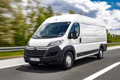 118 Citroen Jumper lizenzfreie Bilder, Stockfotos und Aufnahmen |  Shutterstock