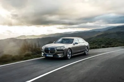 BMW IconicSounds Electric im neuen BMW i7: Einzigartige Klangwelten für ein  neues, ganzheitliches Fahrerlebnis.